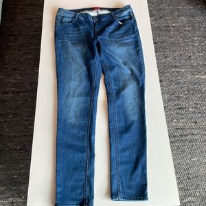 Waist 18-19” rise 9 1/2” inseam, 31 manguun jeans